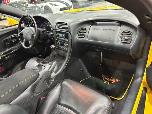 Used 2004 Chevrolet Corvette Z06 w/ Memory Package RWD image 11