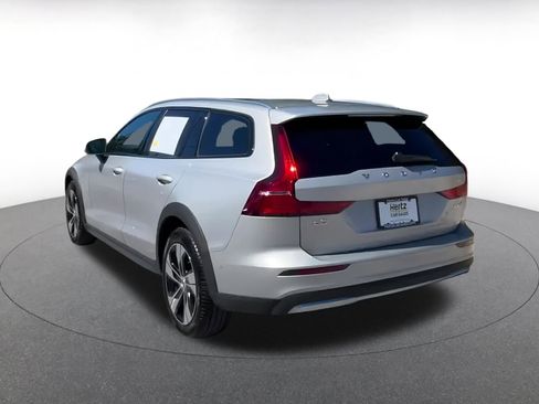 Used 2025 Volvo V60 B5 Cross Country Plus image 11