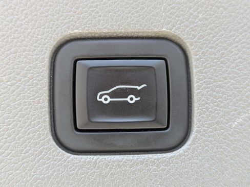 Certified 2023 Cadillac XT6 Premium Luxury AWD/4WD image 8
