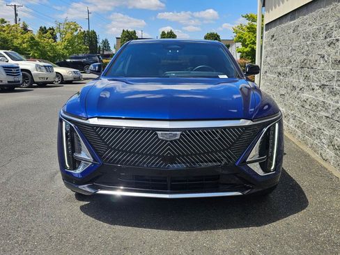 Used 2024 Cadillac Lyriq Tech RWD image 11