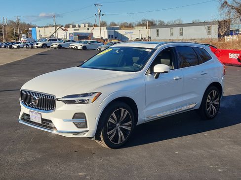 Used 2023 Volvo XC60 B5 Plus w/ Climate Package image 3