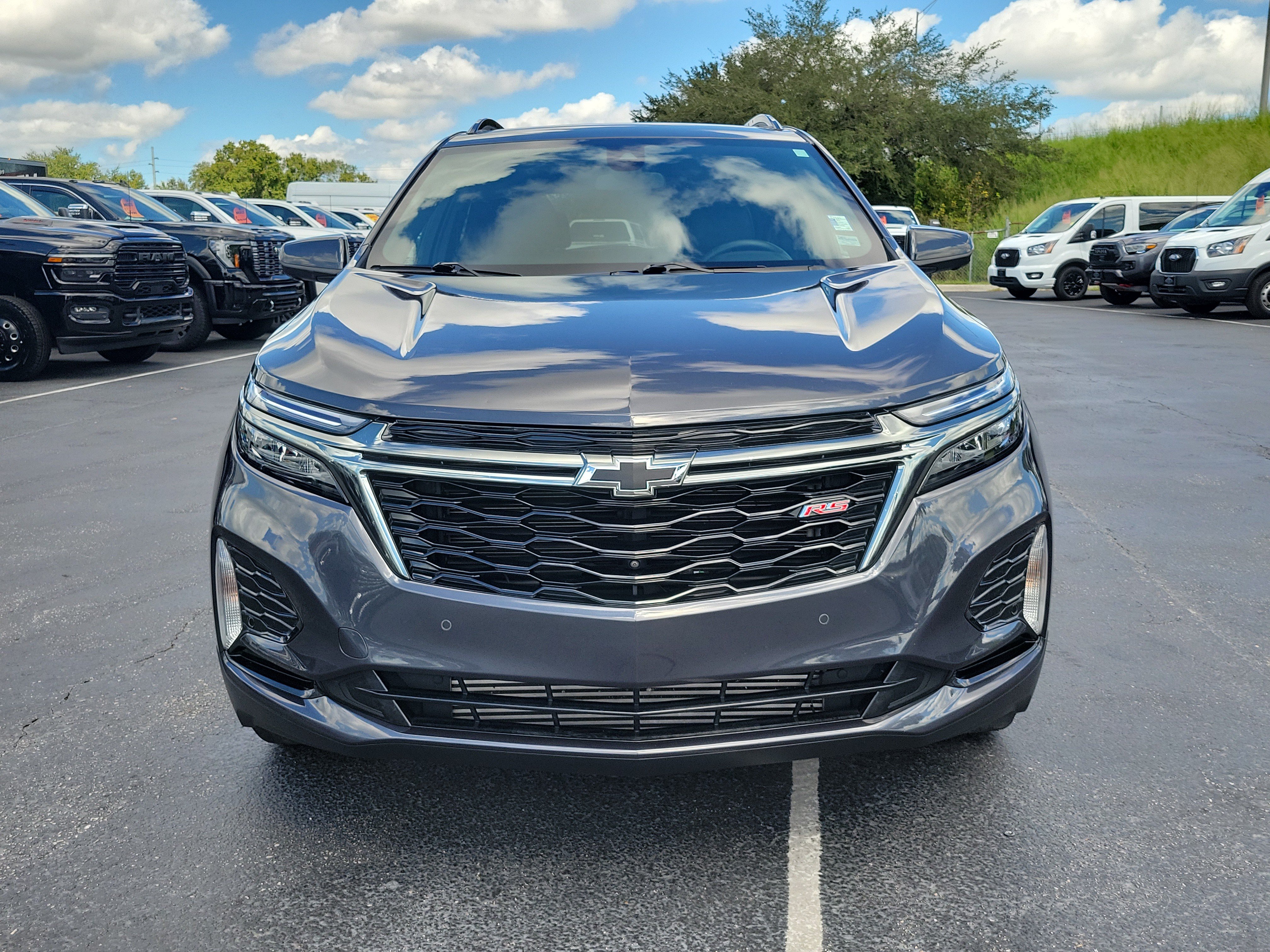 Used 2022 Chevrolet Equinox RS w/ Infotainment Package FWD image 2