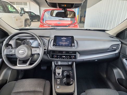 Used 2024 Nissan Rogue SV FWD image 18