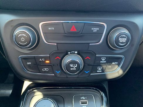 Used 2019 Jeep Compass Limited AWD/4WD image 27