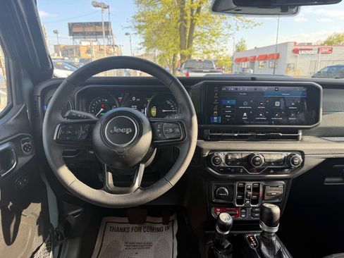 Used 2025 Jeep Wrangler Unlimited Rubicon 4xe AWD/4WD image 19