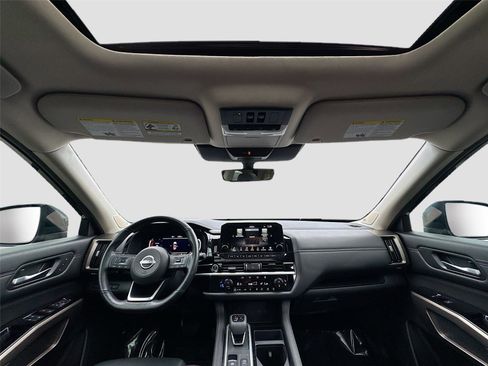 Used 2024 Nissan Pathfinder Platinum image 24