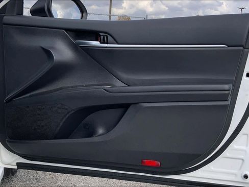 Used 2023 Toyota Camry SE image 21