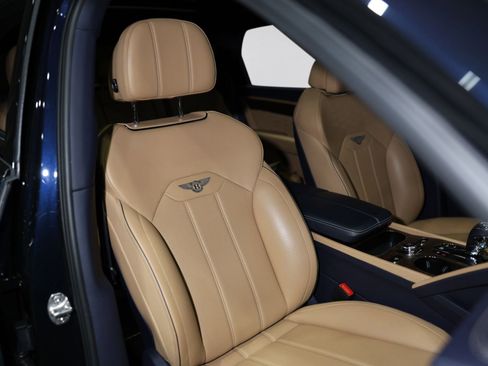 Used 2023 Bentley Bentayga Extended Wheelbase AWD/4WD image 5