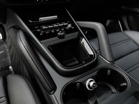 New 2025 Porsche Cayenne Turbo image 23