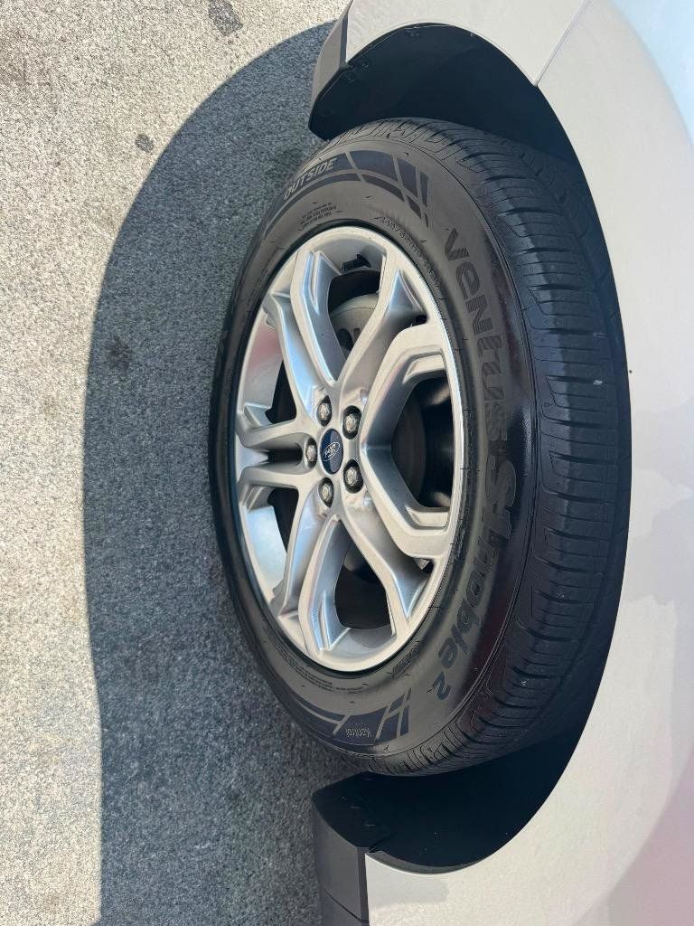 Used 2017 Ford Edge Titanium w/ Technology Package FWD image 6