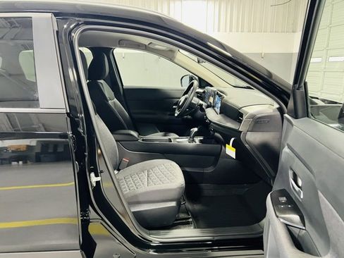 New 2026 Nissan Kicks SV image 32