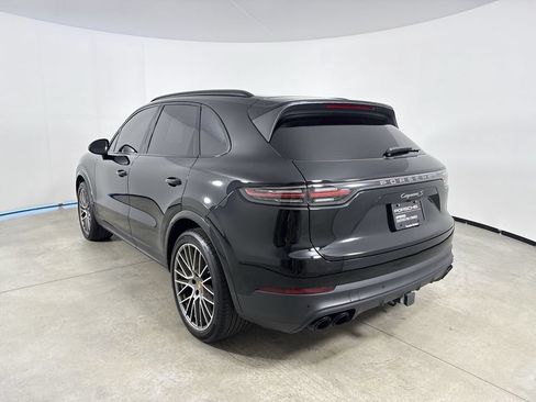Certified 2023 Porsche Cayenne S Platinum w/ Premium Package Plus AWD/4WD image 3