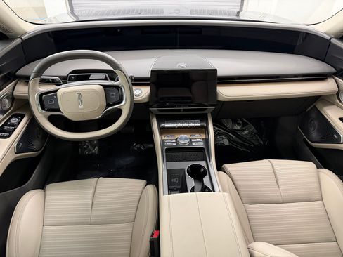 Used 2025 Lincoln Nautilus Reserve AWD/4WD image 16