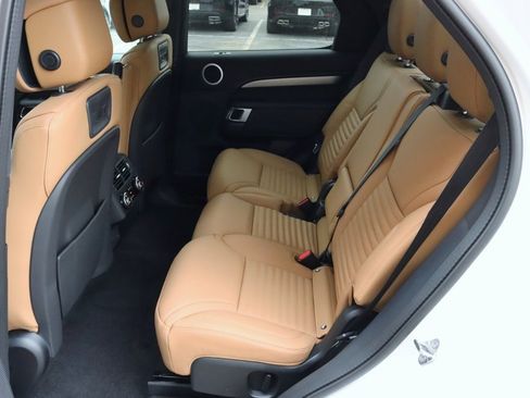 Used 2025 Land Rover Discovery Dynamic SE image 32