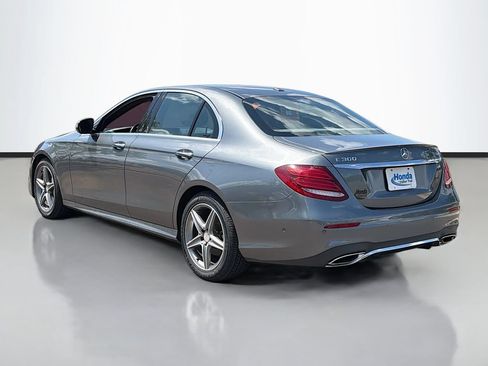 Used 2017 Mercedes-Benz E 300 4MATIC image 8