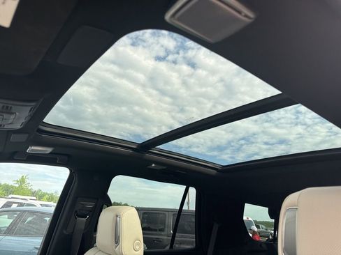 Used 2024 Cadillac Escalade Sport w/ LPO, ONYX Package image 7