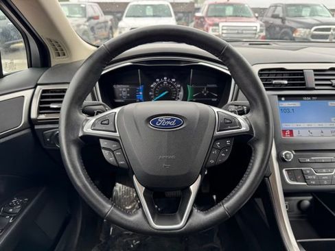 Used 2017 Ford Fusion SE w/ Fusion SE Technology Package FWD image 26