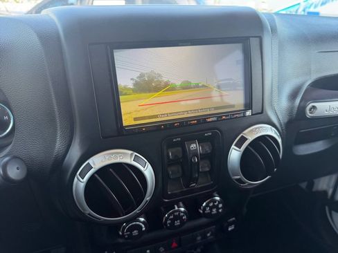 Used 2017 Jeep Wrangler Unlimited Sahara AWD/4WD image 23