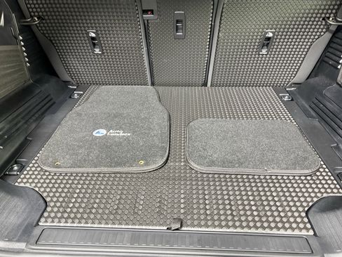 Used 2025 Land Rover Defender 110 X-Dynamic SE image 26