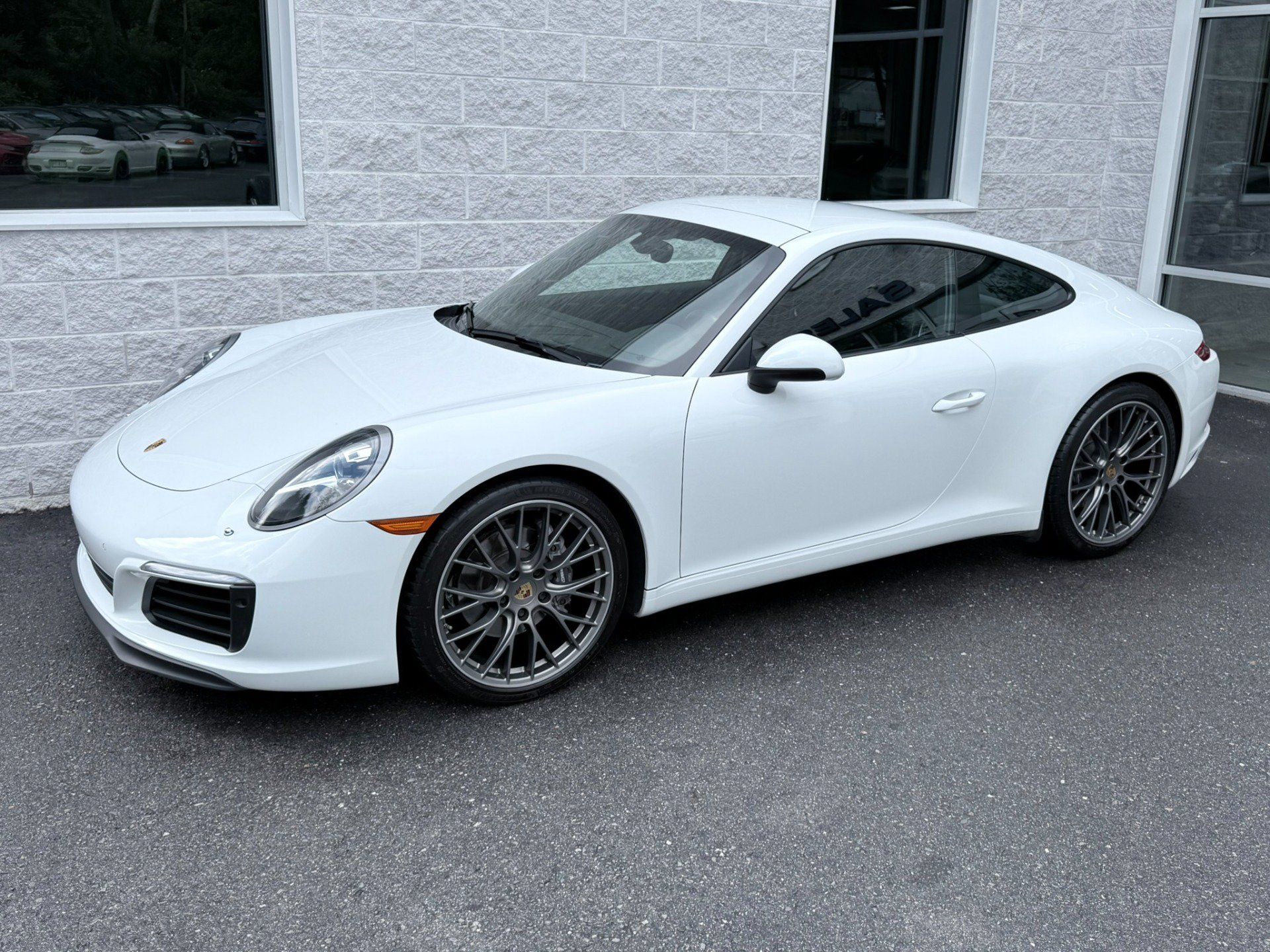 Used 2017 Porsche 911 Carrera 4 AWD/4WD image 2