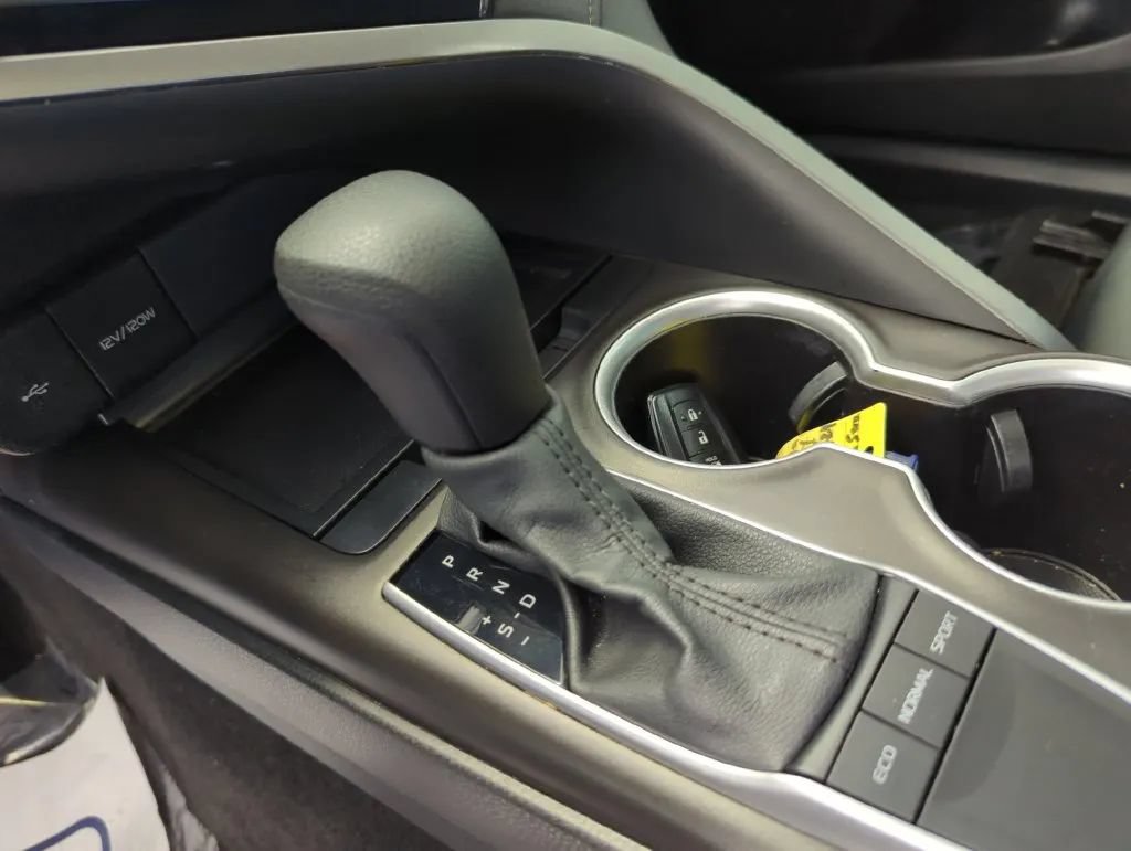 Used 2024 Toyota Camry LE w/ Convenience Package FWD image 32