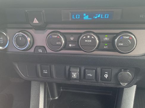 Used 2022 Toyota Tacoma TRD Sport AWD/4WD image 15
