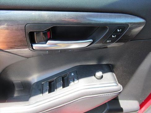 Used 2021 Toyota Highlander Limited FWD image 21