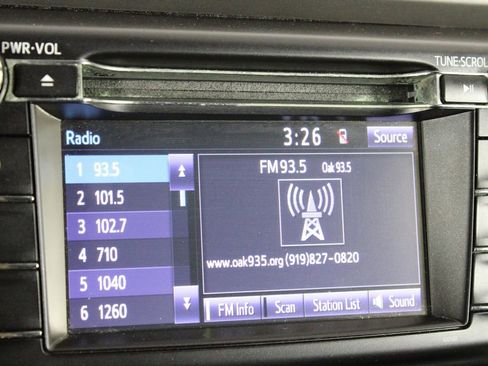 Used 2018 Toyota RAV4 LE image 28