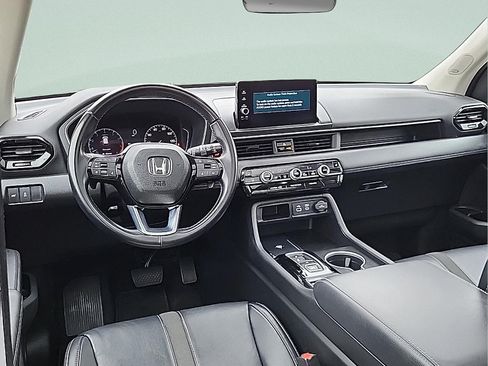 Used 2024 Honda Pilot Touring image 16