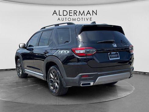 Used 2024 Honda Pilot Touring image 3
