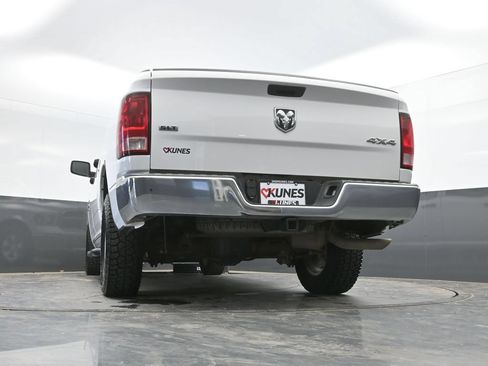Used 2022 RAM 1500 Classic SLT AWD/4WD image 38