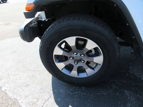 Used 2023 Jeep Wrangler Unlimited Sahara w/ LED Lighting Group AWD/4WD image 14