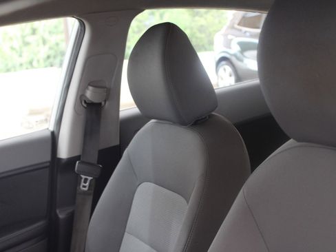 Used 2017 Kia Forte LX image 11