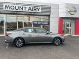 Used 2023 Nissan Altima 2.5 SV image 2