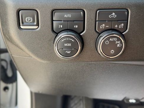 Used 2023 Chevrolet Silverado 1500 LT AWD/4WD image 14