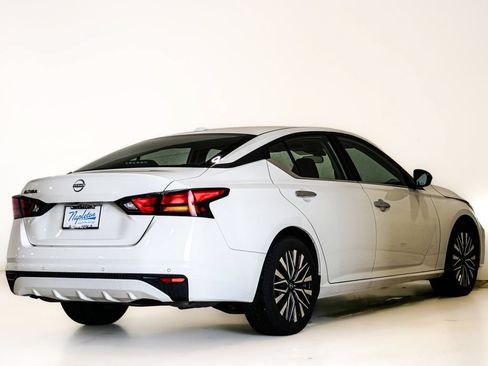 Used 2025 Nissan Altima 2.5 SV FWD image 6