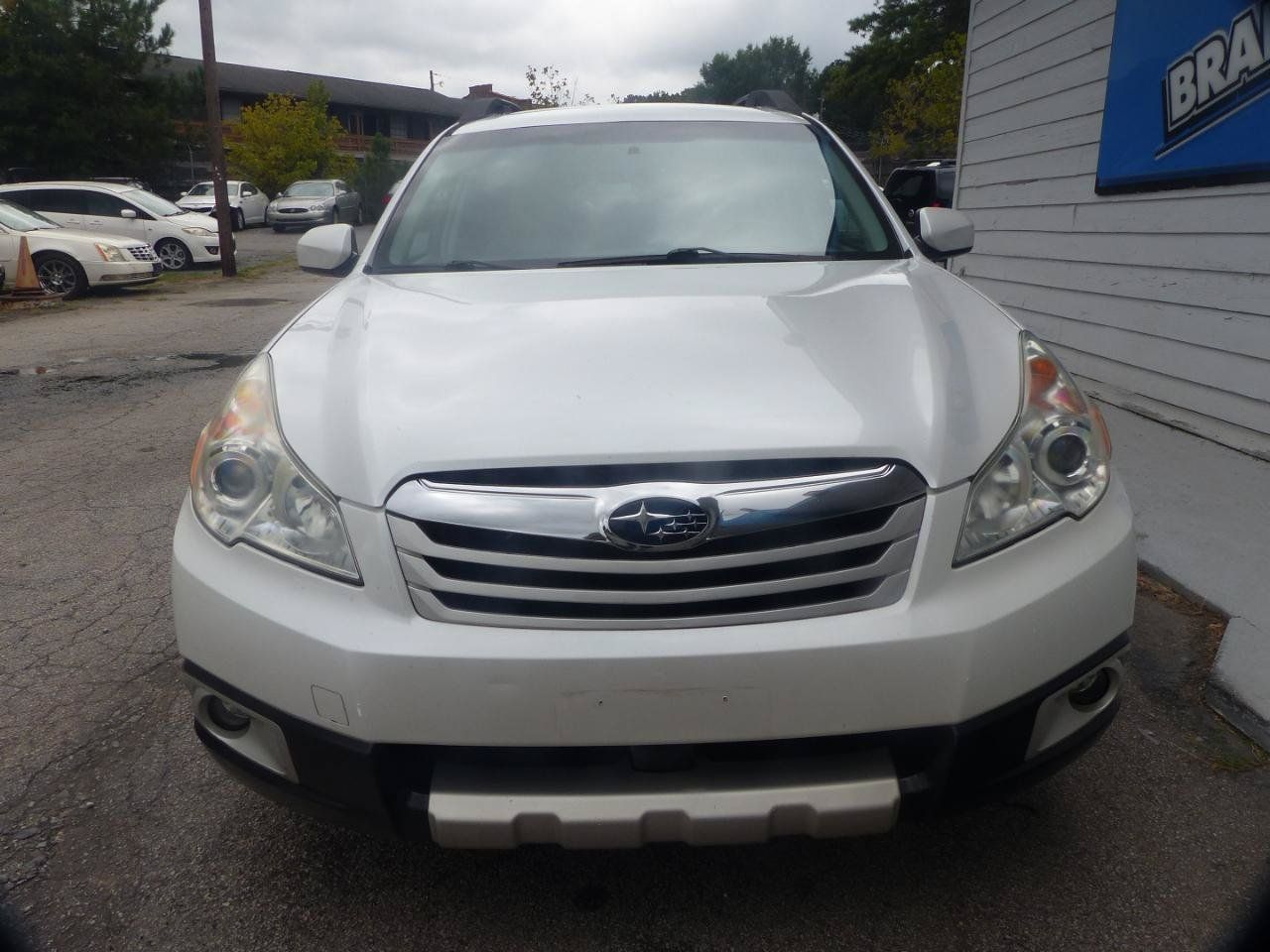 Used 2011 Subaru Outback 2.5i Limited AWD/4WD image 3