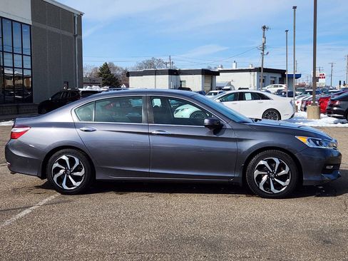 Used 2017 Honda Accord EX image 10