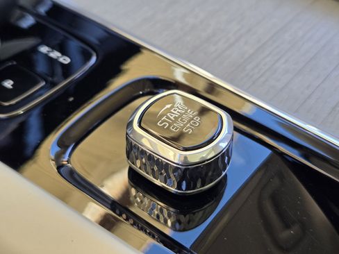 Used 2024 Volvo XC60 B5 Plus w/ Protection Package Premier image 30