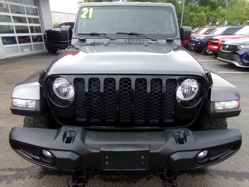 Used 2021 Jeep Gladiator Sport image 8