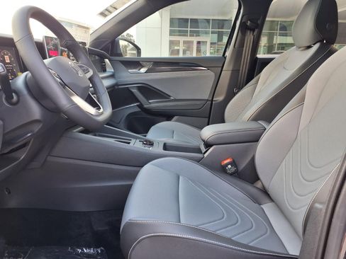 New 2026 Volkswagen Tiguan SE R-Line image 9