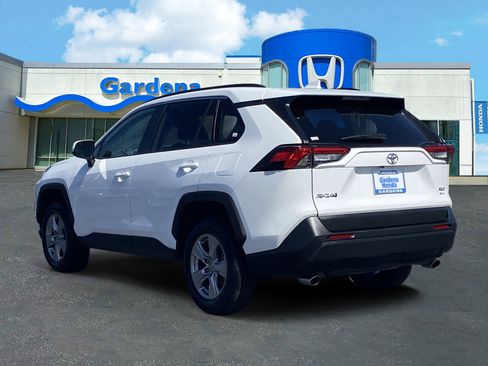 Used 2025 Toyota RAV4 XLE w/ Convenience Package image 4