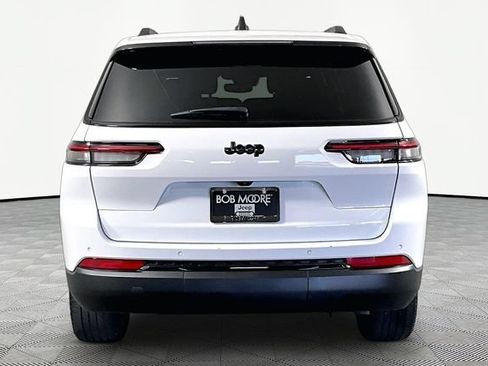 Used 2023 Jeep Grand Cherokee L Laredo RWD image 5