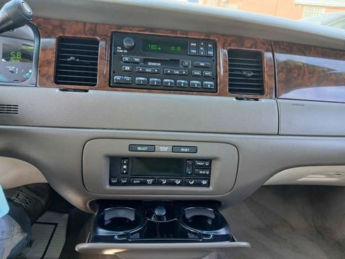 Used 1999 Lincoln Town Car Executive RWD image 12