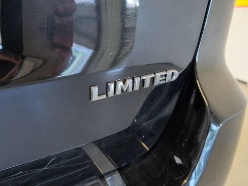 Used 2022 Jeep Grand Cherokee Limited w/ Technology Group AWD/4WD image 37