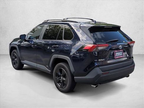 Used 2021 Toyota RAV4 XLE AWD/4WD image 8