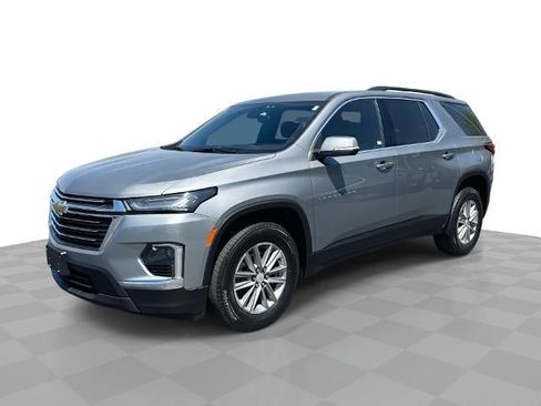 Certified 2023 Chevrolet Traverse LT FWD image 1