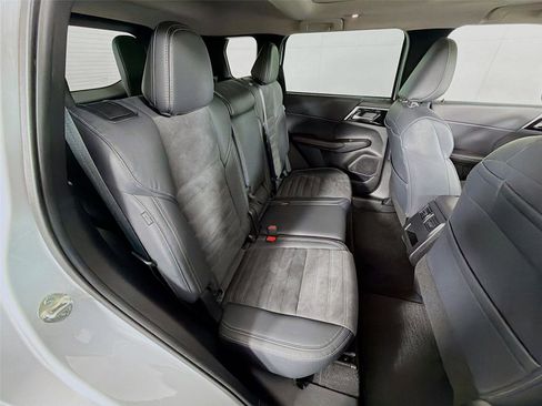Used 2023 Mitsubishi Outlander SE FWD image 27