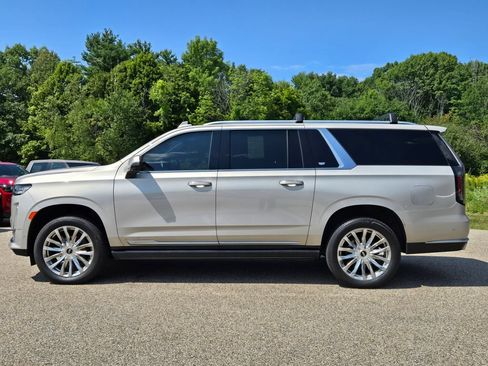 Used 2022 Cadillac Escalade ESV Premium Luxury w/ Performance Package AWD/4WD image 2
