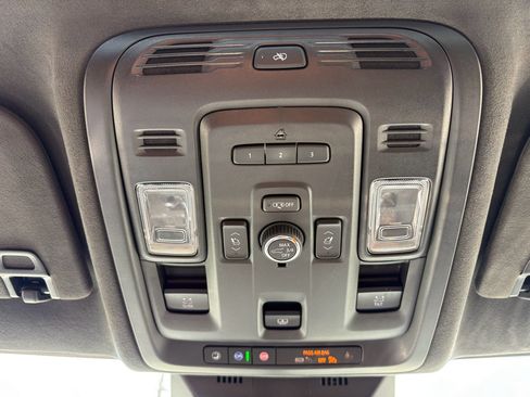 Used 2021 Cadillac Escalade Premium Luxury Platinum AWD/4WD image 33